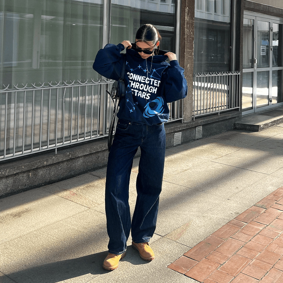 niebieska granatowa bluza boxy stars outfit inspo