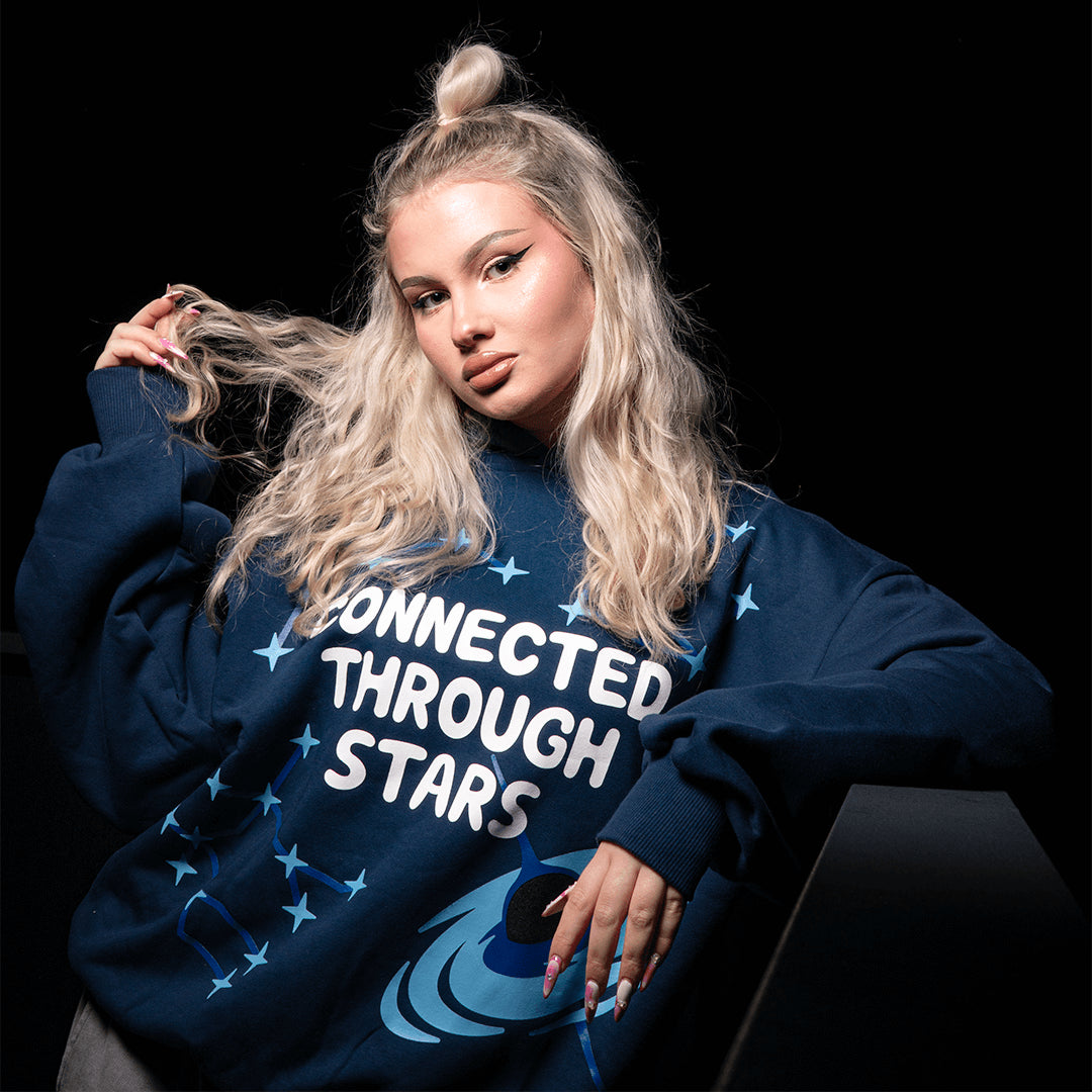 niebieska granatowa bluza boxy stars outfit